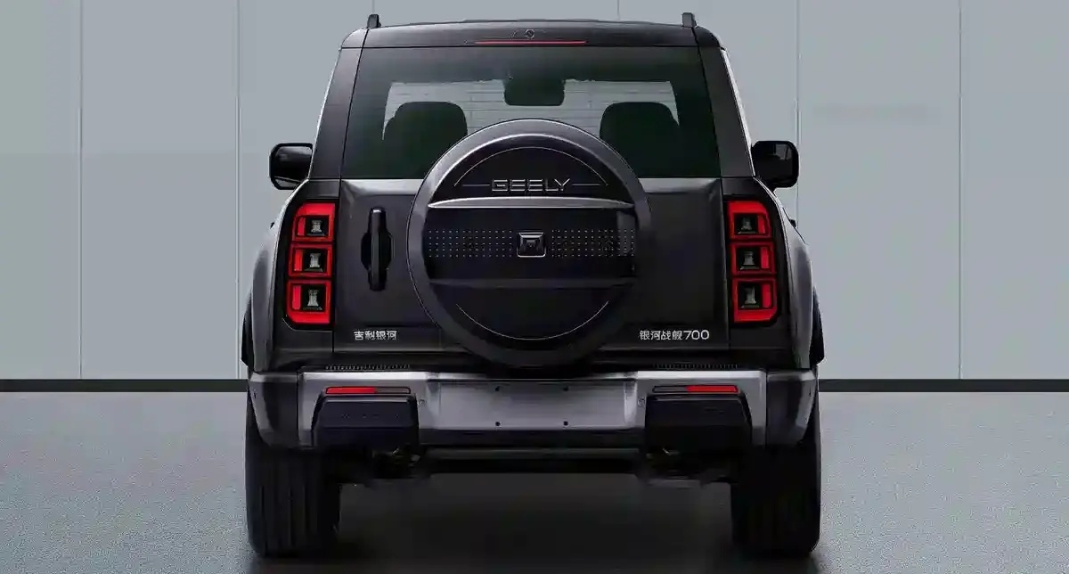 Jipe Geely Galaxy Battleship 700 preto parado de frente em fundo neutro