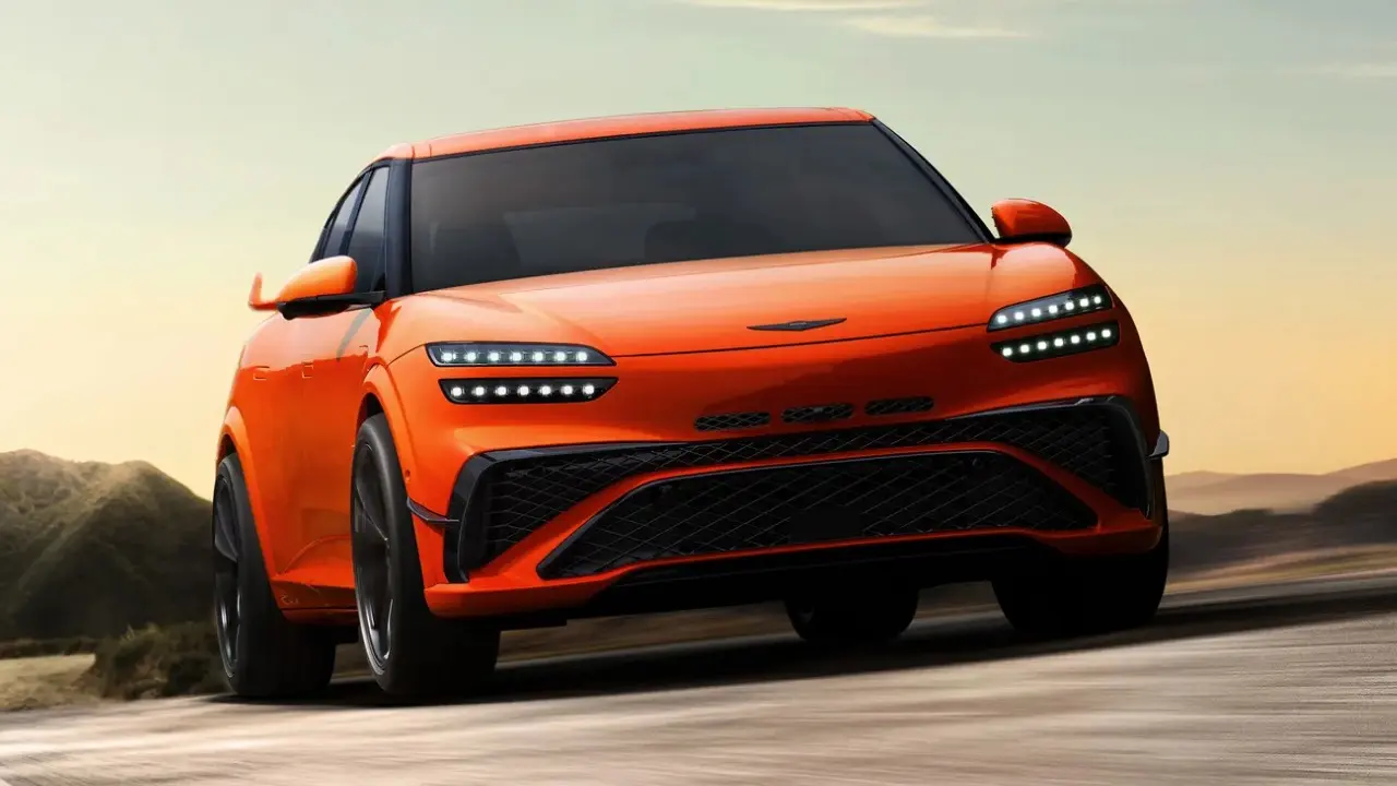 Genesis GV60 Magma laranja em movimento