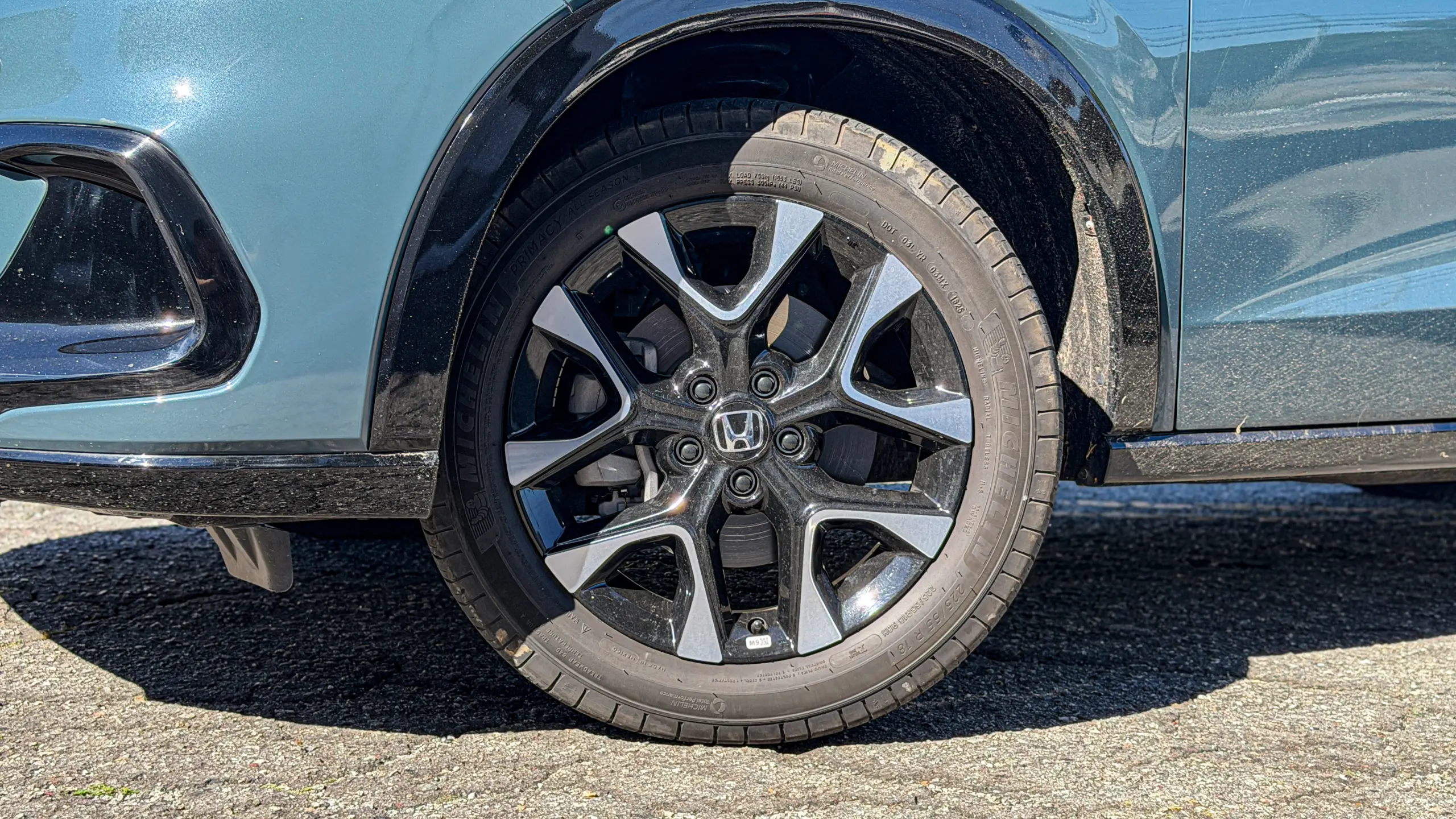 Honda ZR-V Touring estático na cor Azul Aurora Perolizado para avaliação, teste e review