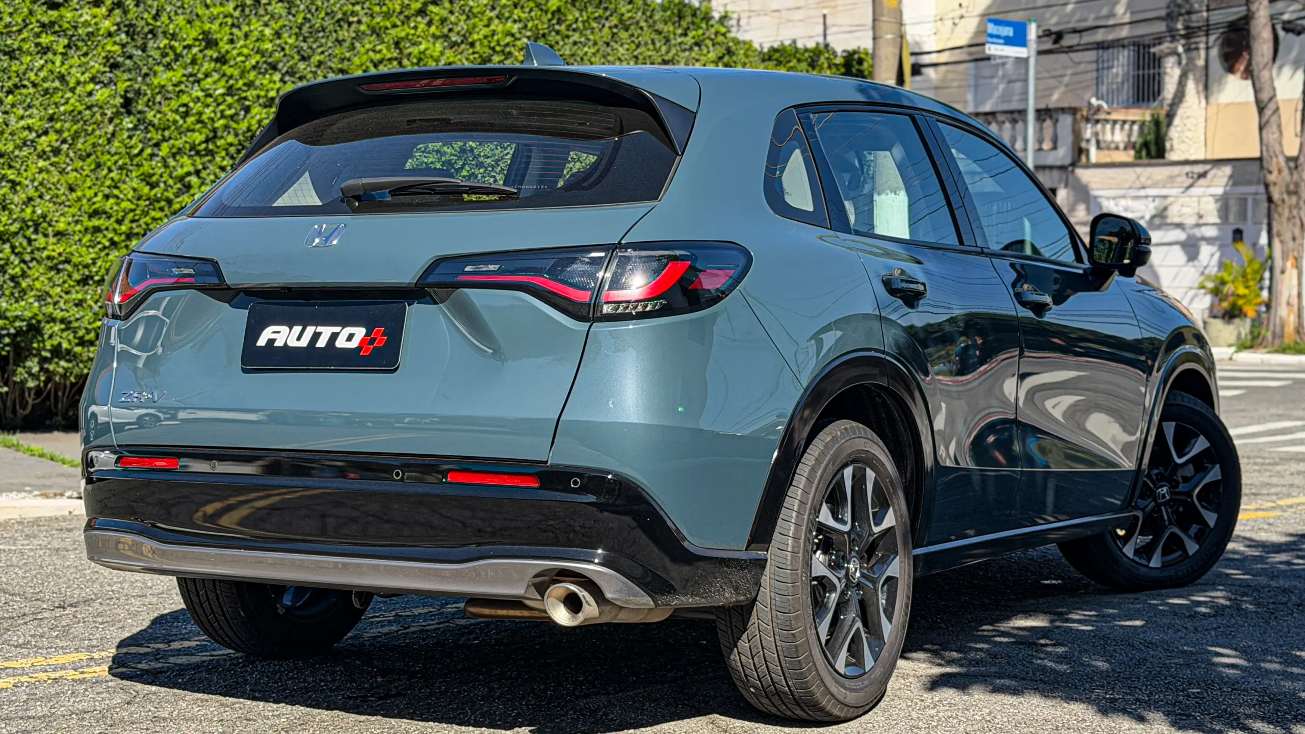 Honda ZR-V Touring estático na cor Azul Aurora Perolizado para avaliação, teste e review