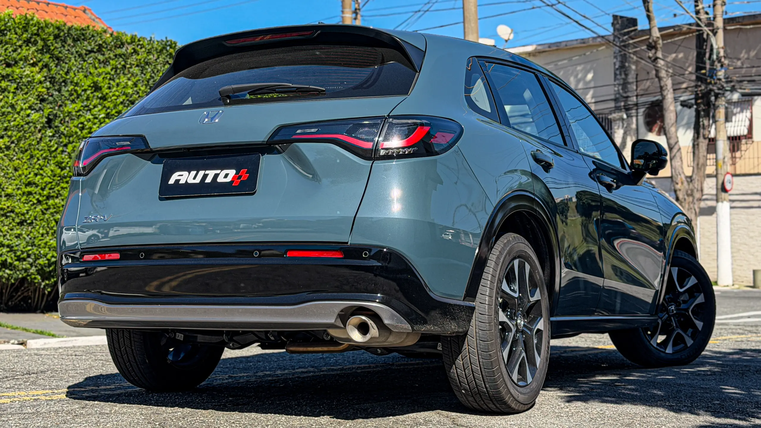 Honda ZR-V Touring estático na cor Azul Aurora Perolizado para avaliação, teste e review
