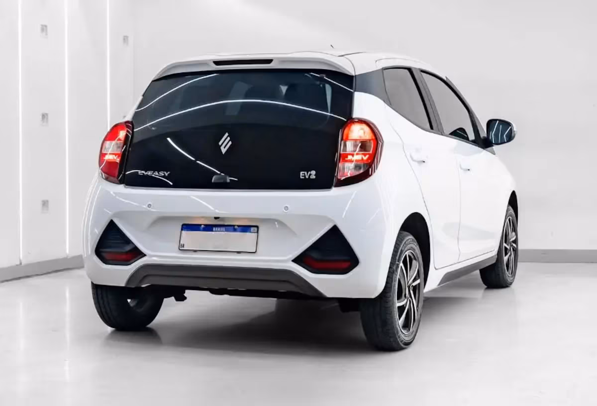 JMEV EV2 branco parado de traseira