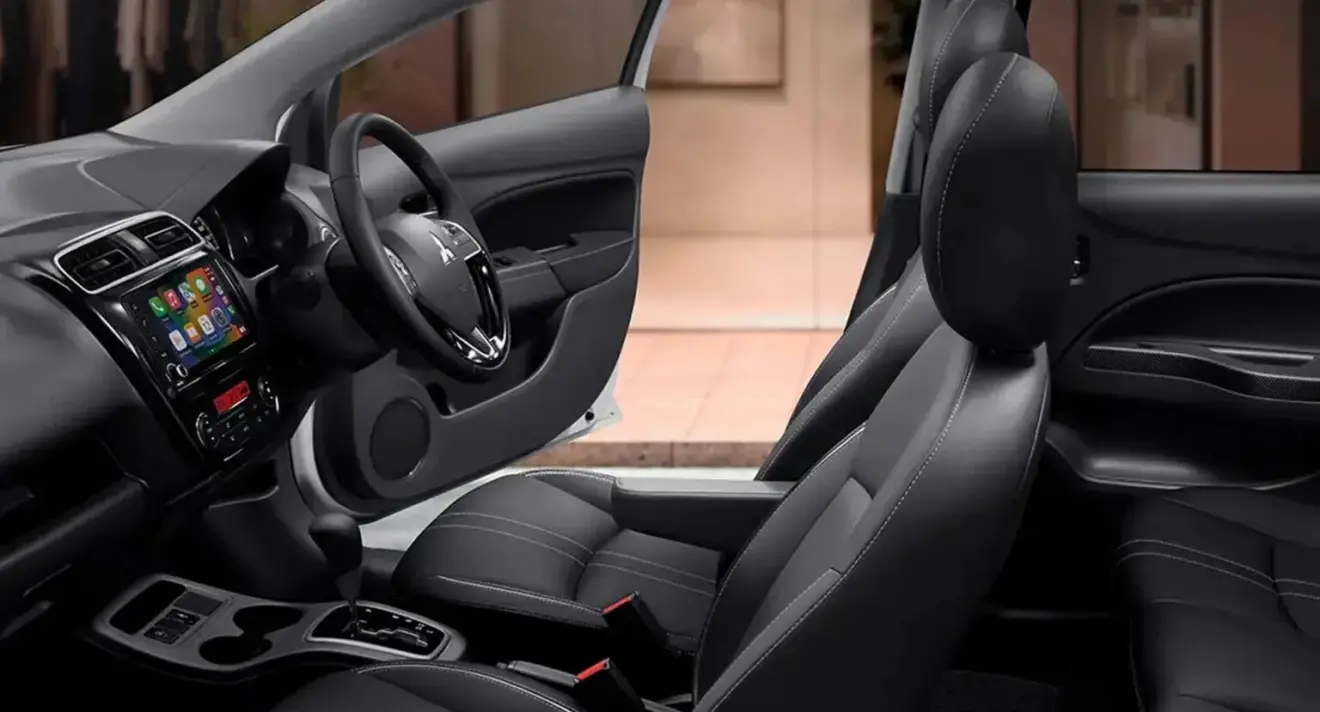 Interior do Mitsubishi Mirage sedan 