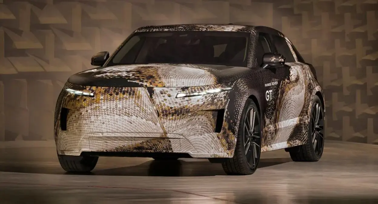 Range Rover GT parado de frente