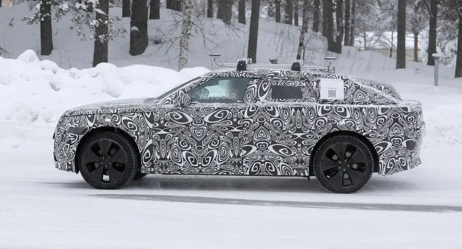 Range Rover Velar camuflado de lateral