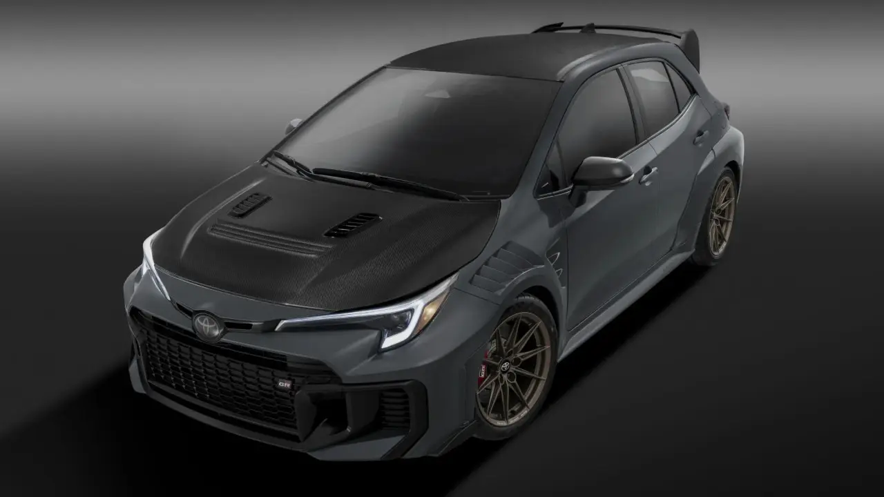 Toyota GRMN Corolla escurecido estático