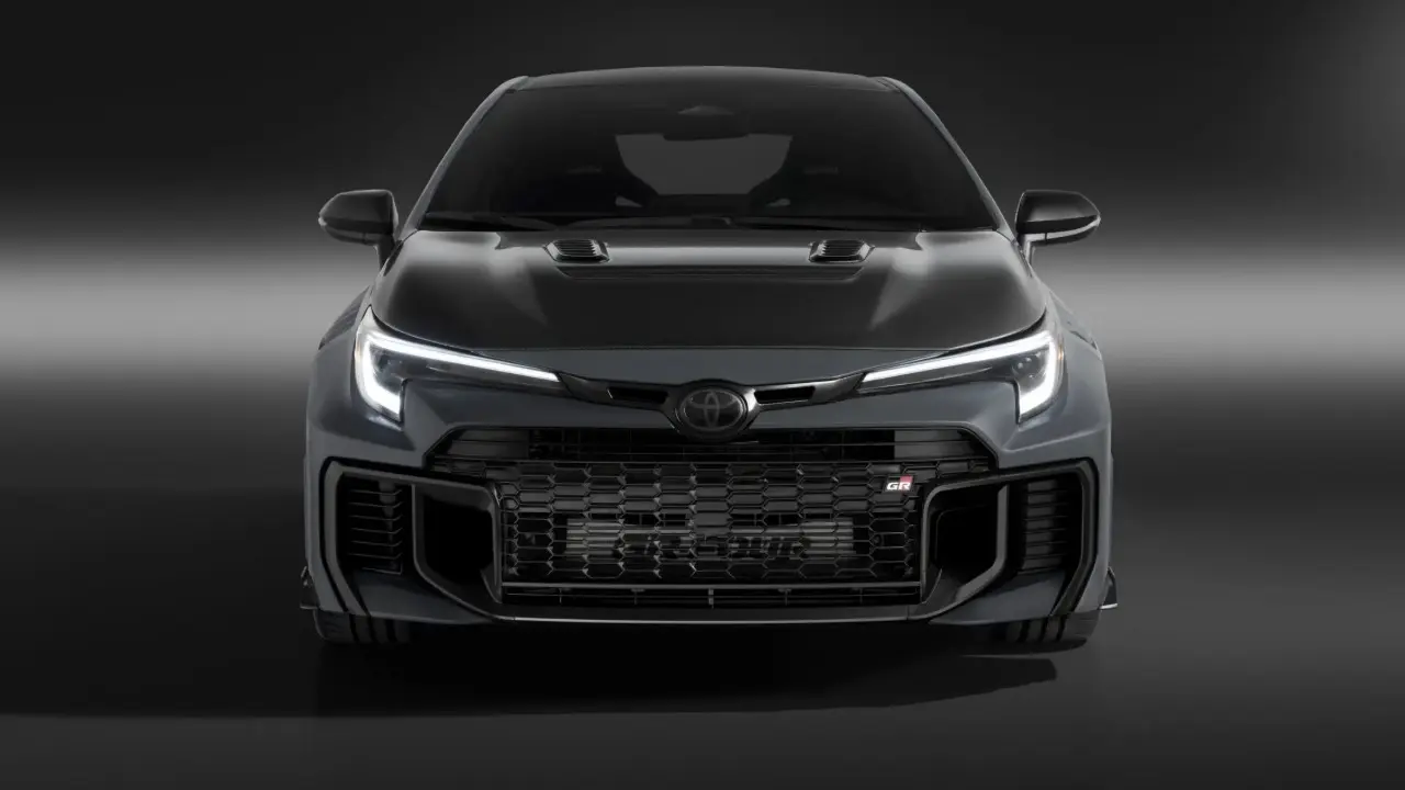 Toyota GRMN Corolla escurecido estático