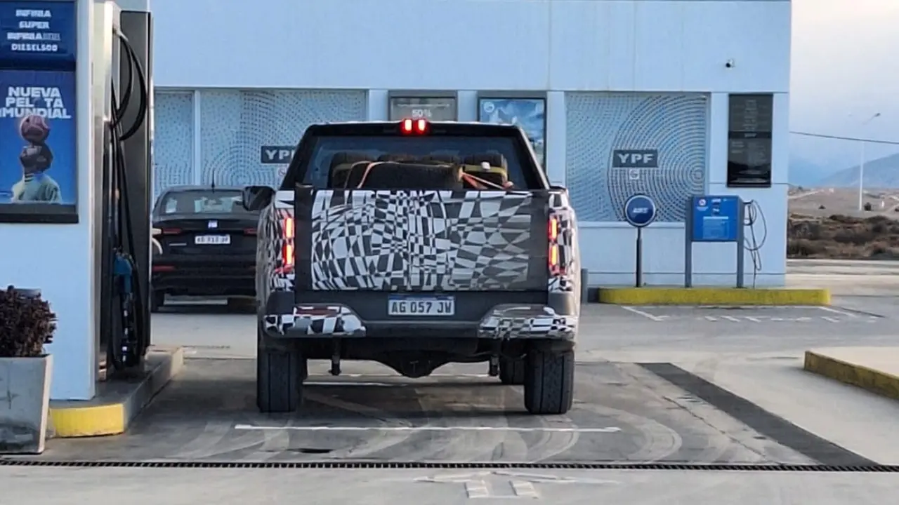 Volkswagen Amarok flagra na Argentina em versão mais simples