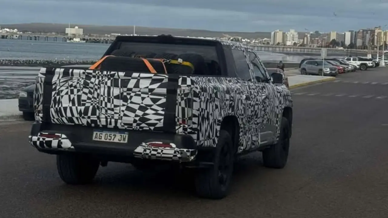 Volkswagen Amarok flagra na Argentina em versão mais simples