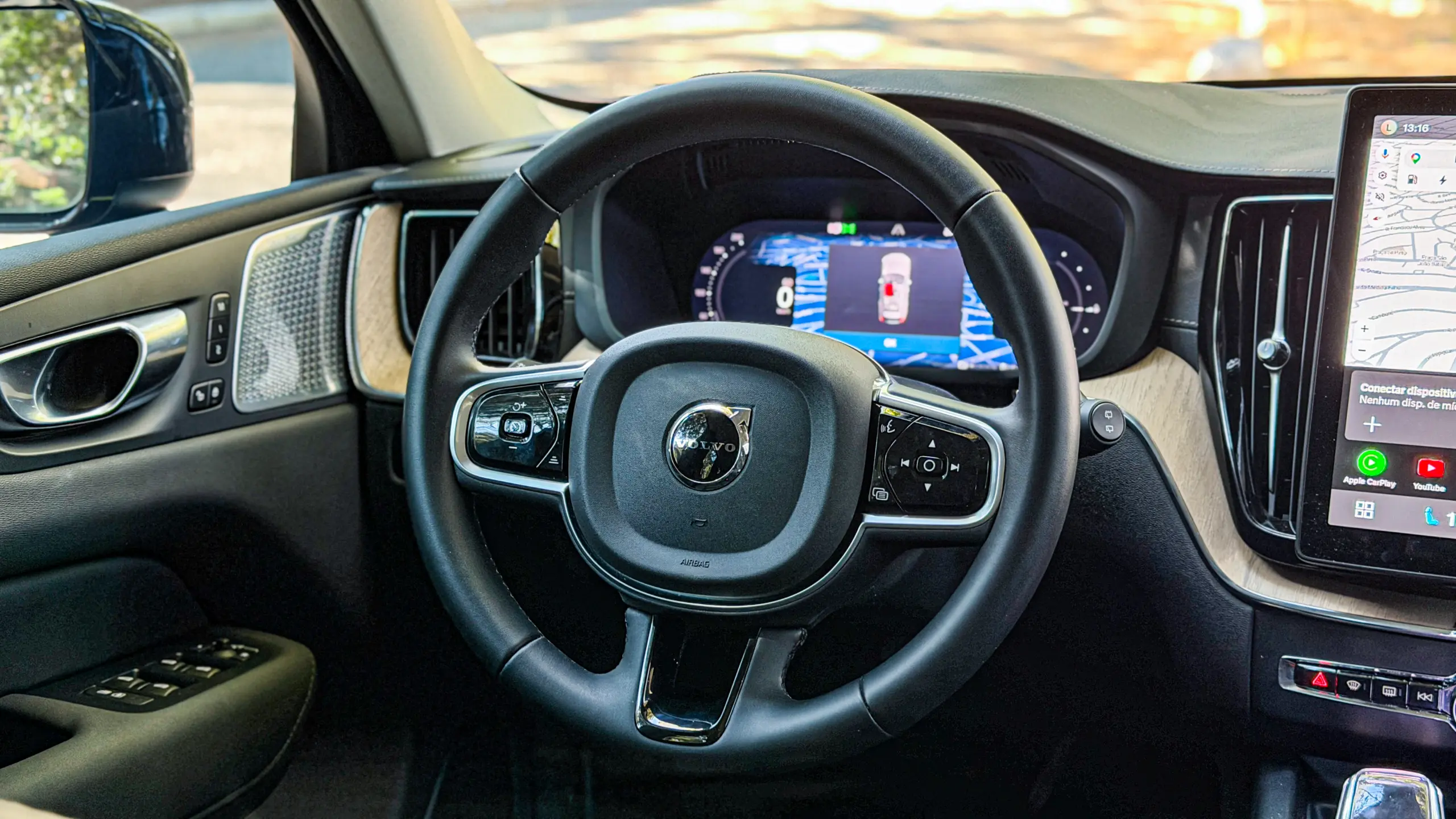 Volvo XC60 Ultra e seu interior para avaliação e teste