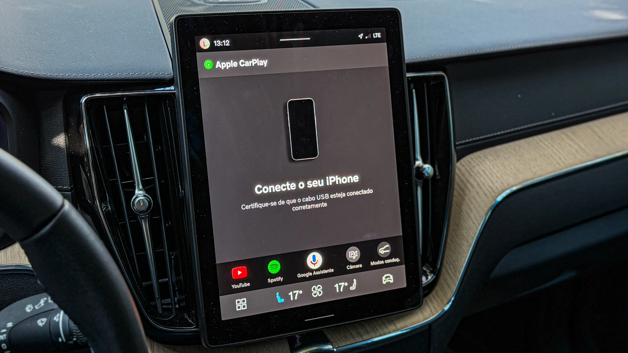 Volvo XC60 Ultra e seu interior para avaliação e teste