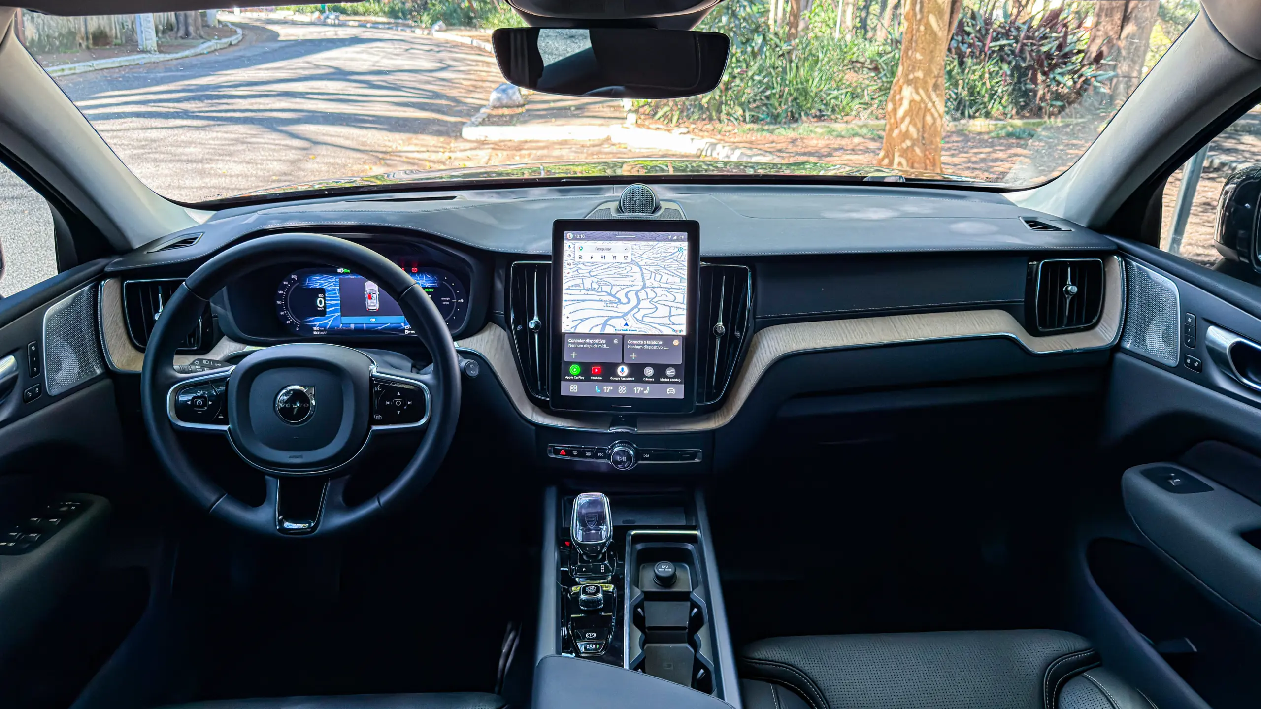 Volvo XC60 Ultra e seu interior para avaliação e teste