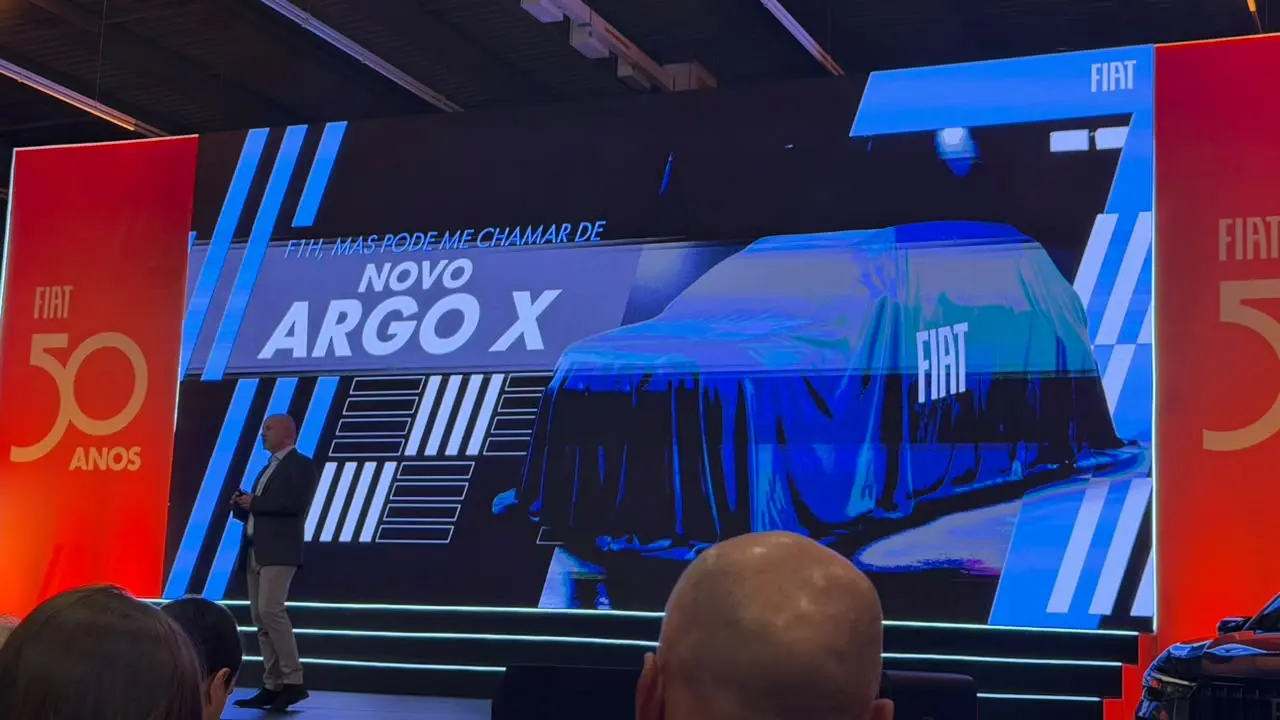 Fiat oficializa Panda no Brasil com o nome Argo X sem matar o modelo atual
