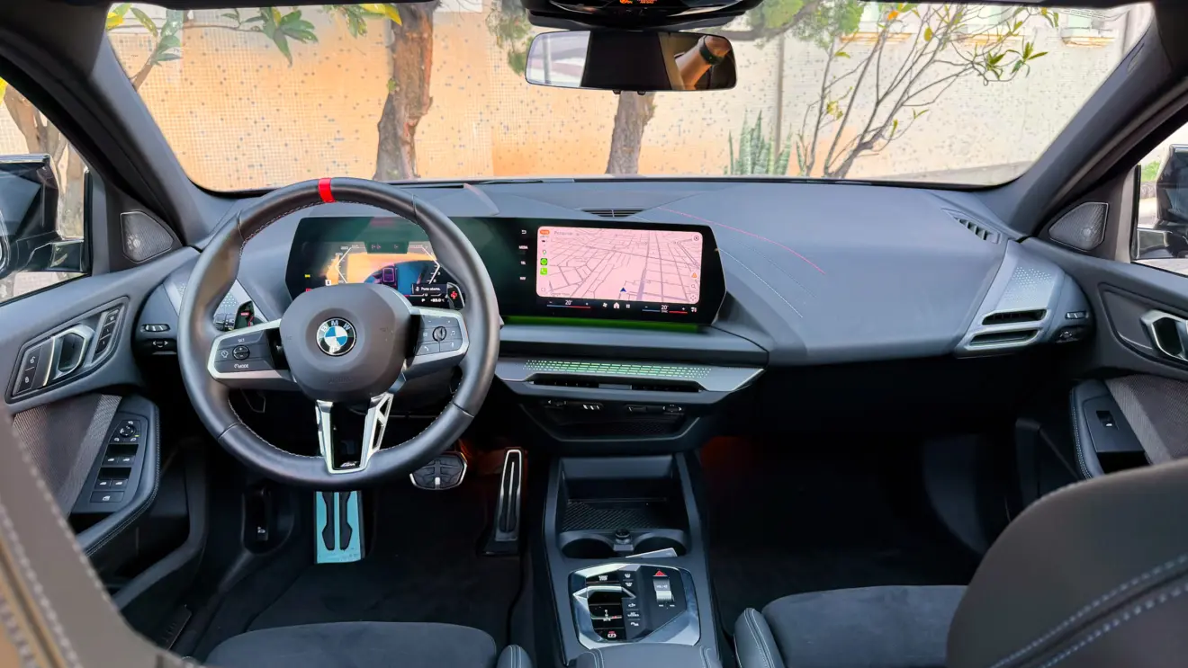 interior BMW M135 [Auto+ / João Brigato]