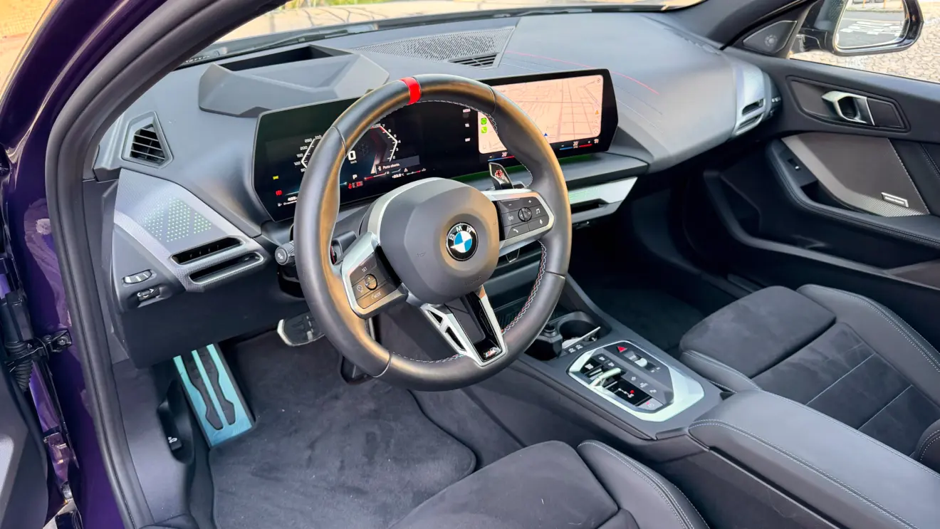 cabine BMW M135 [Auto+ / João Brigato]