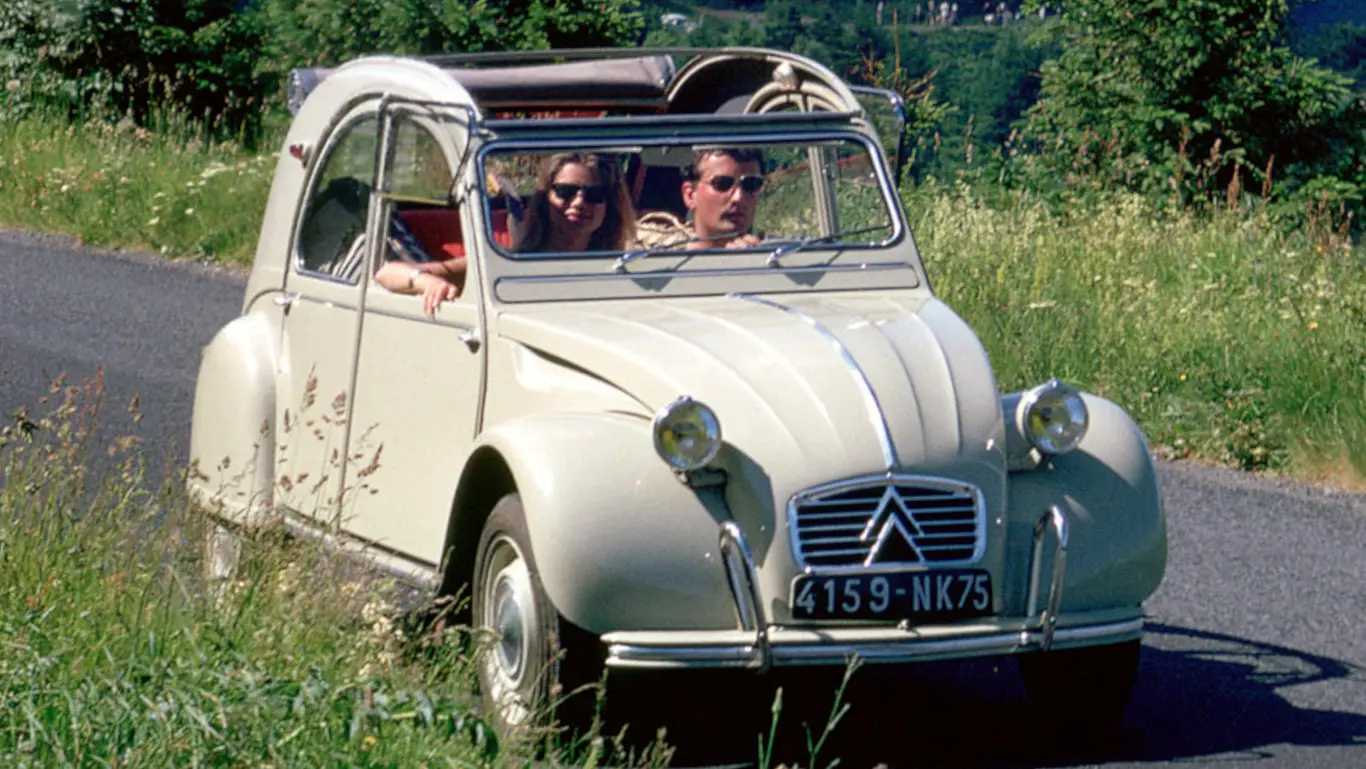 Do plástico ao carbono: 5 carros que inovaram nos materiais
