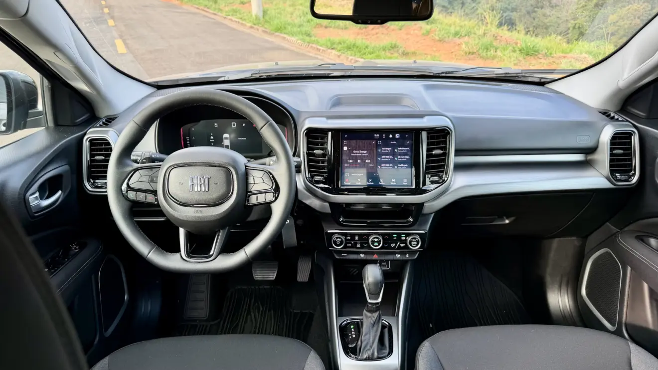 cabine Fiat Toro Freedom [Auto+ / João Brigato]