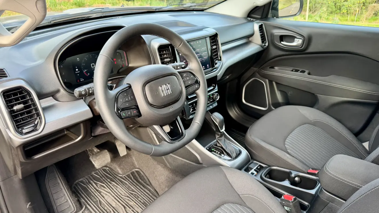 interior fiat toro freedom