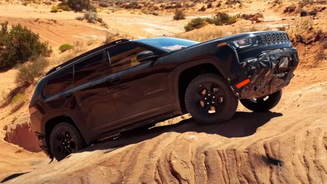 Jeep Cherokee Trailhawk Camuflado em Dunas