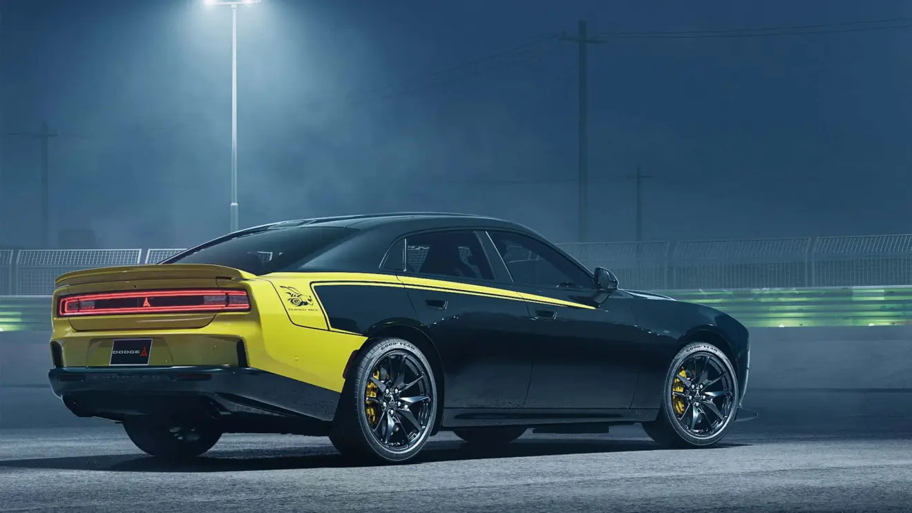 Dodge Charger Super Bee amarelo na linha 2027 estático