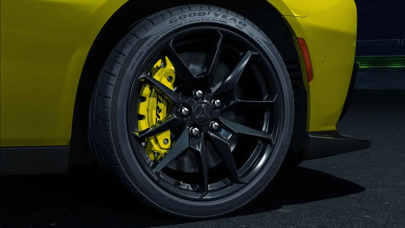 Dodge Charger Super Bee amarelo na linha 2027 estático