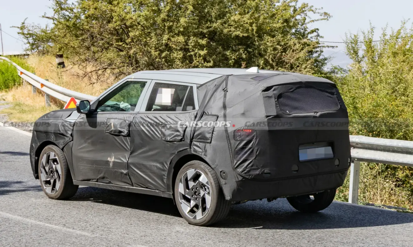 Hyundai Creta 2028 camuflado de traseira