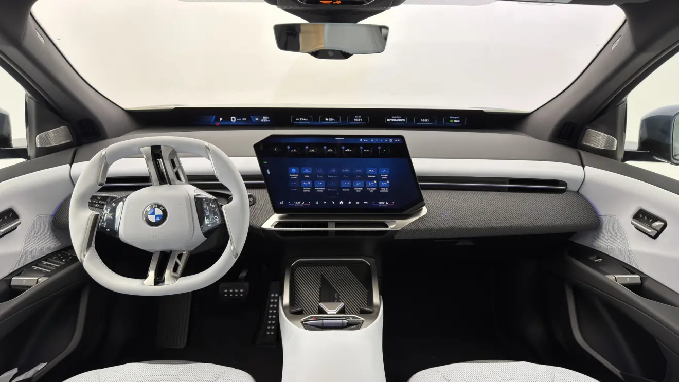BMW iX3 50 xDrive interior