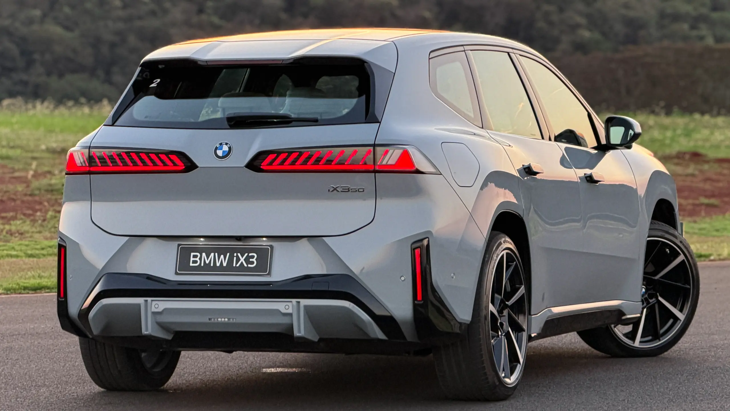 BMW elimina botões físicos para agradar jovens. Será?