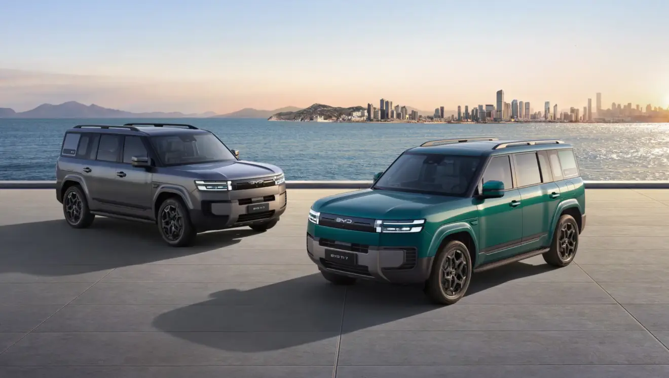 BYD Ti 7 dois carros estáticos