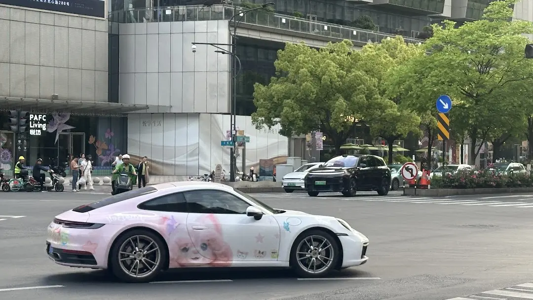 Na China é comum observar modelos da Porsche, Ferrari e Lamborghini