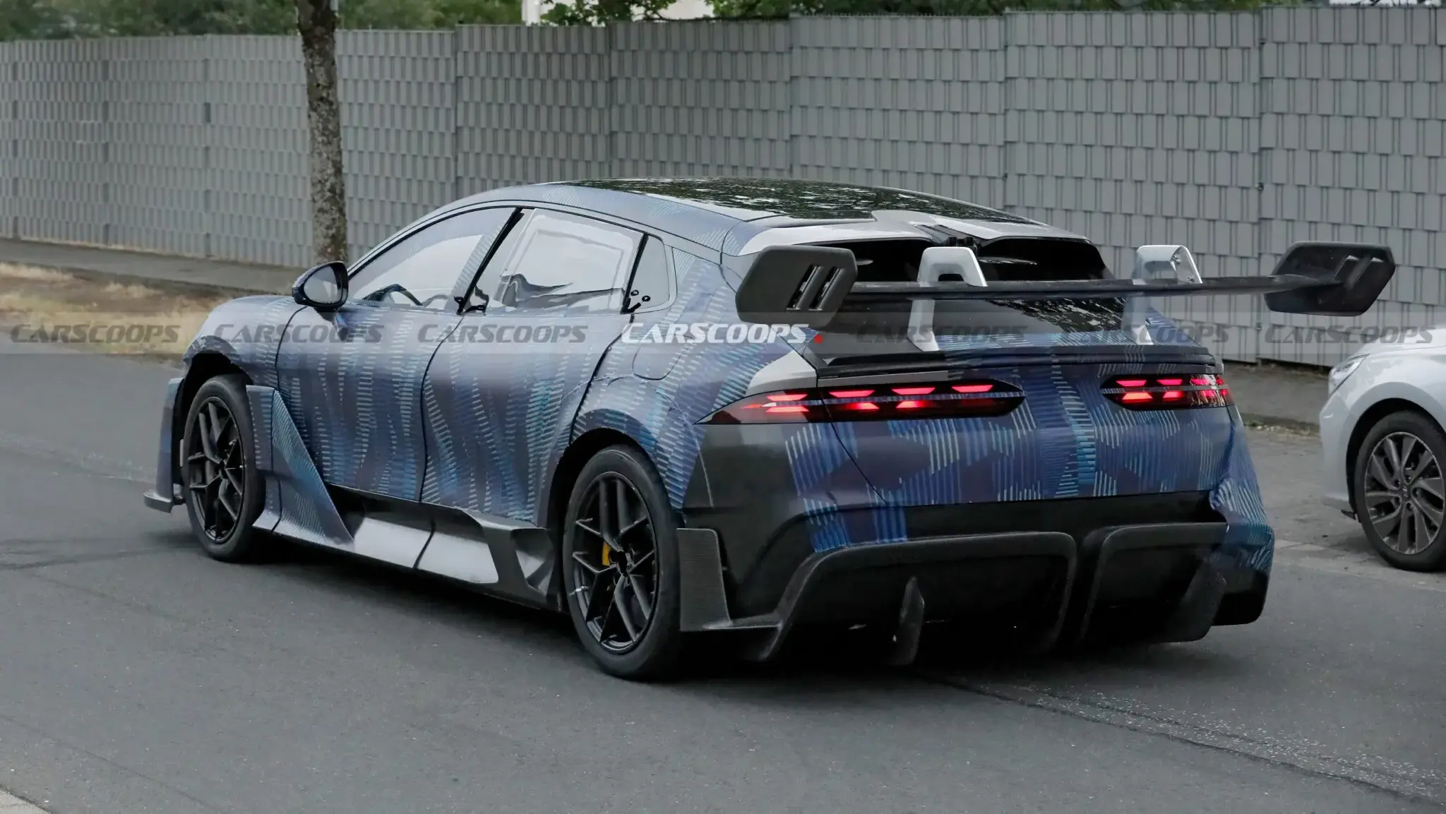 Denza Z9 GT [Carscoops]