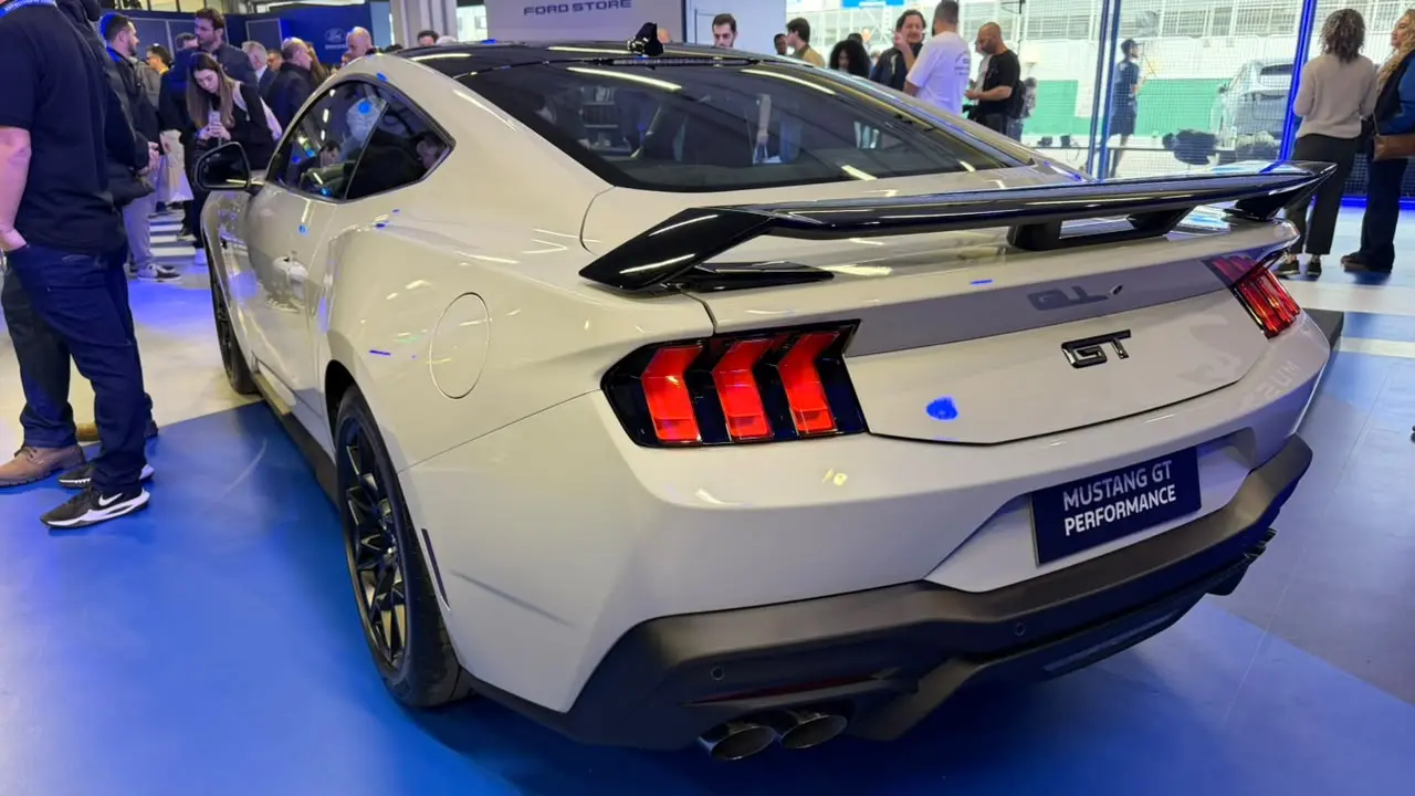 Ford Mustang GT Performance [Auto+/João Brigato]