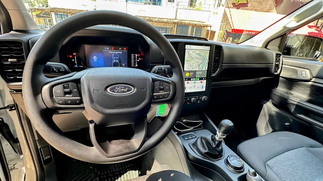 Interior da Ford Ranger XL Cabine Simples 