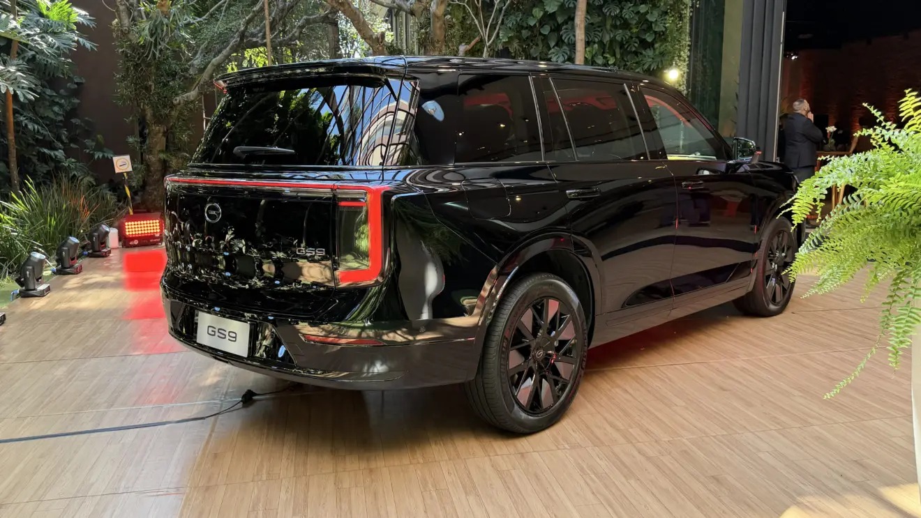 GAC GS9 preto de traseira 