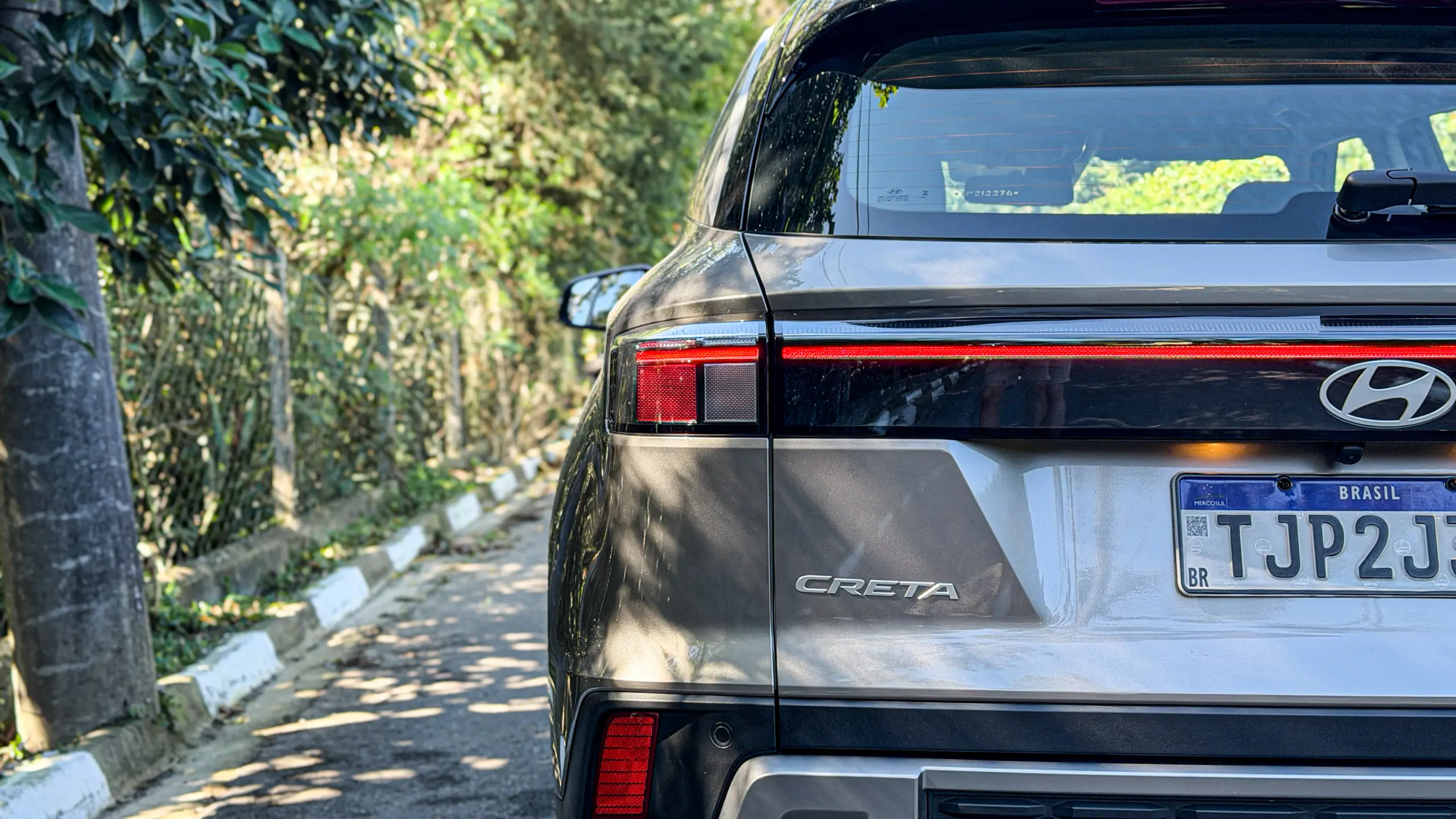 Hyundai Creta Limited na cor Cinza Silk estático