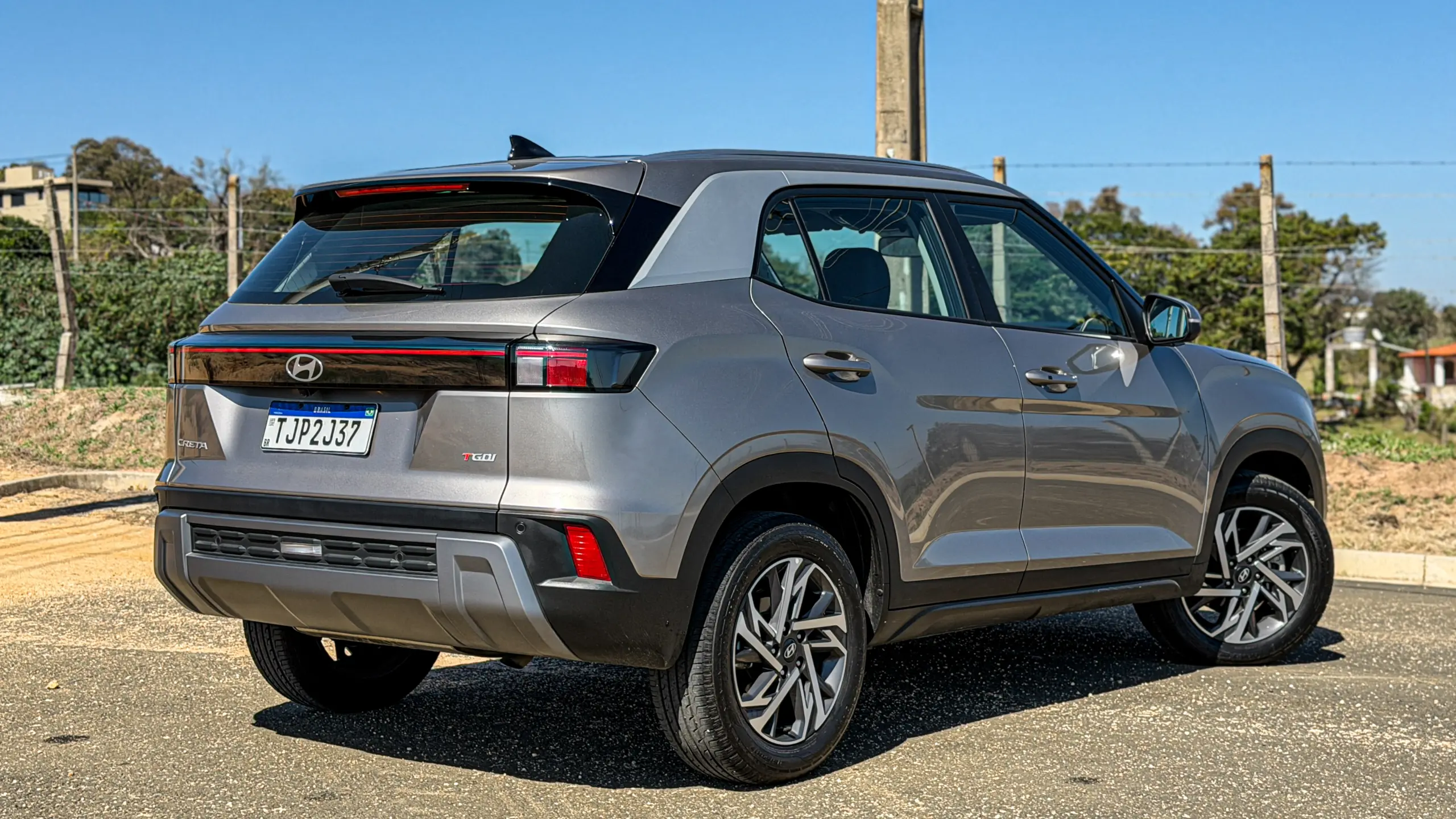 Hyundai Creta Limited na cor Cinza Silk estático