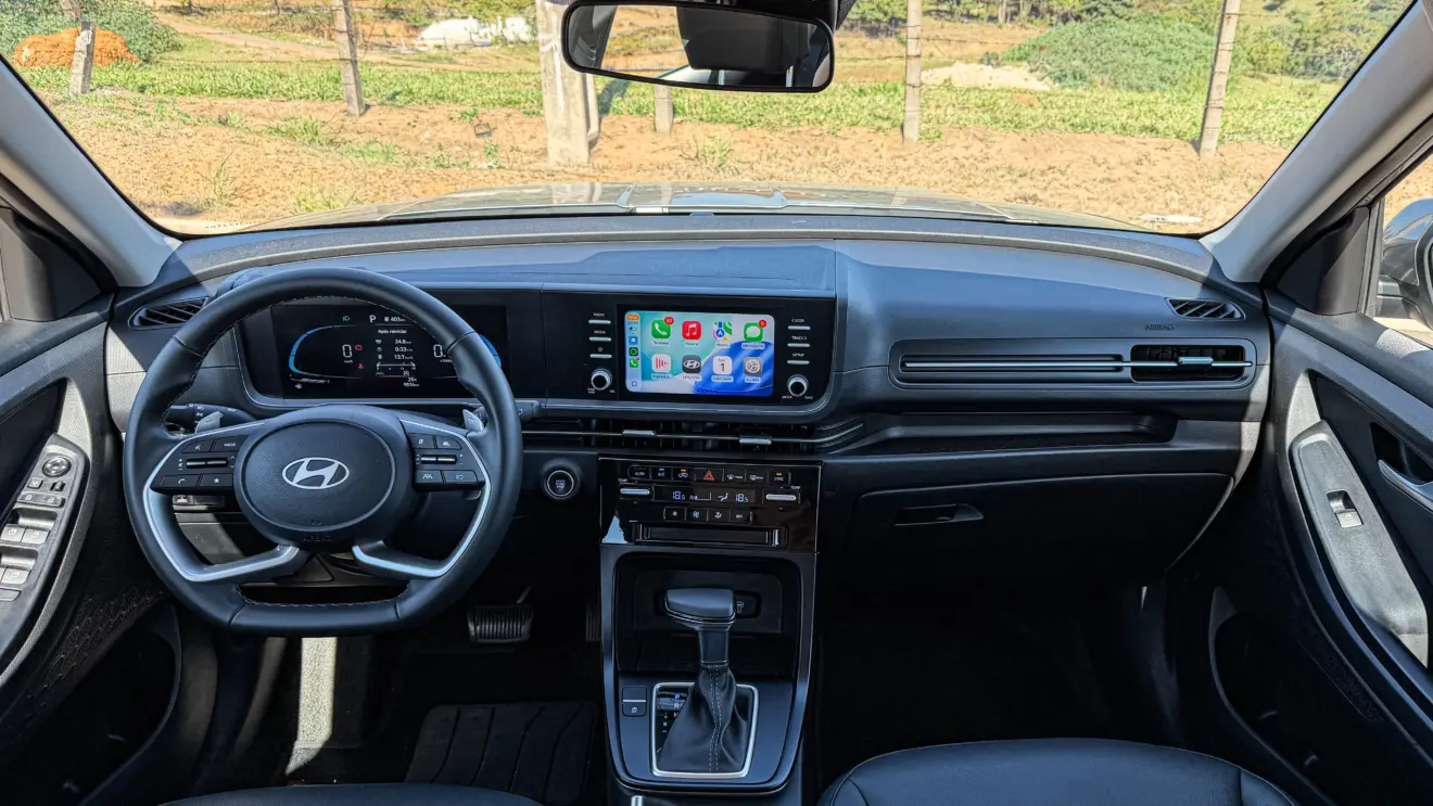 Hyundai Creta Limited interior e cabine para avaliação e teste