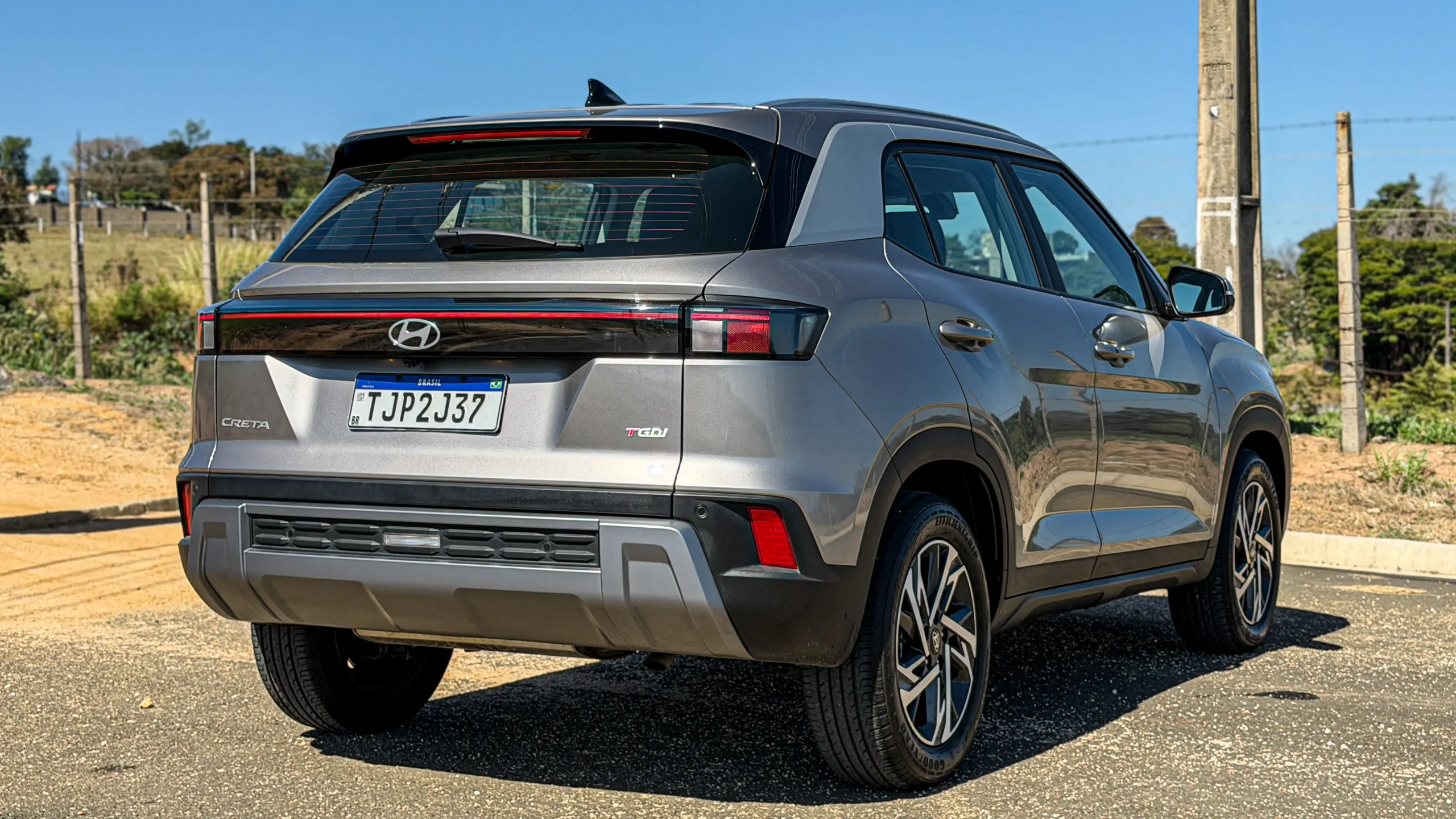 Hyundai Creta Limited na cor Cinza Silk estático