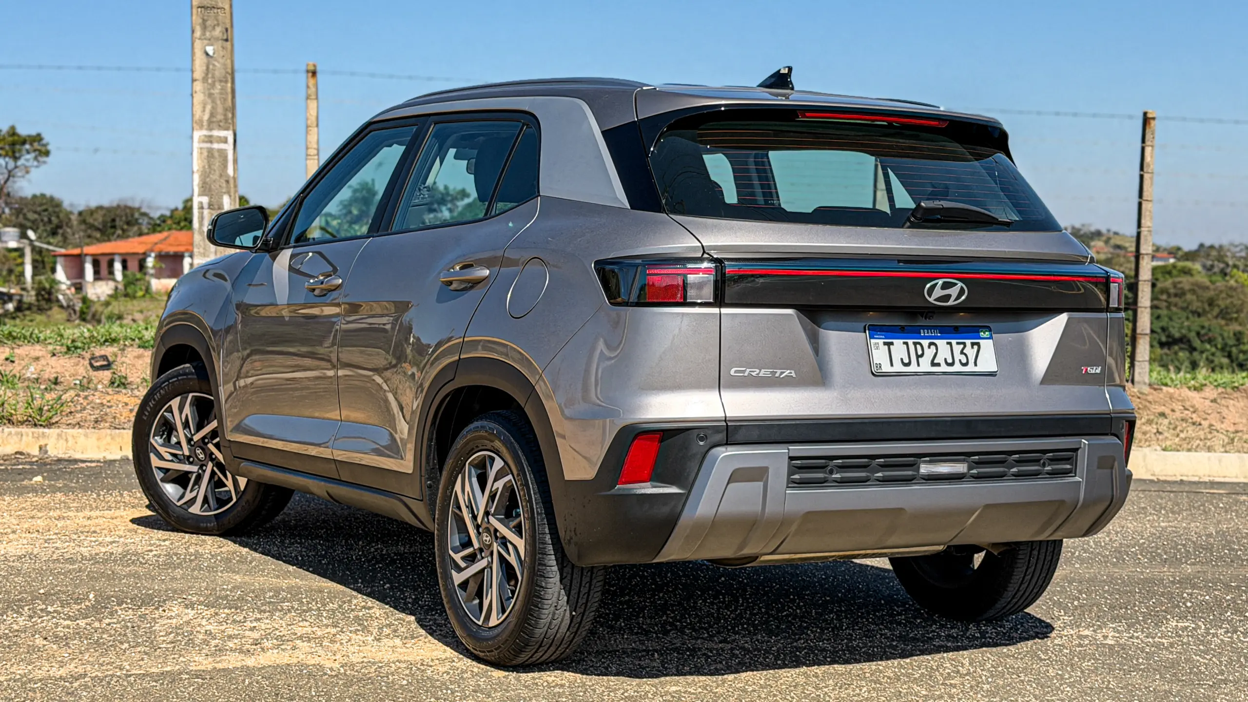 Hyundai Creta Limited na cor Cinza Silk estático