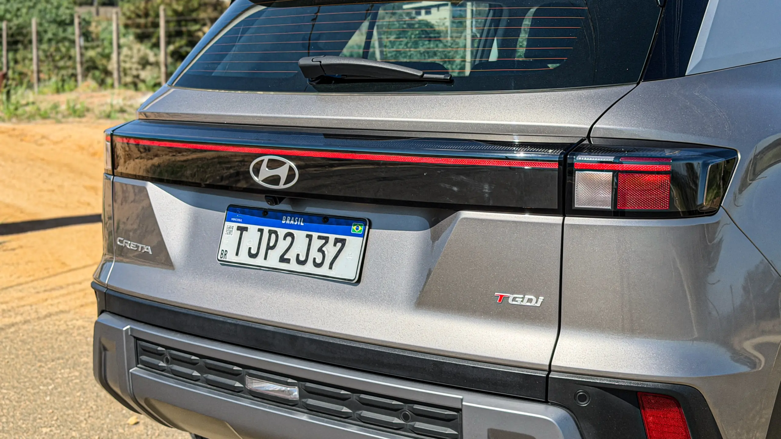 Hyundai Creta Limited na cor Cinza Silk estático