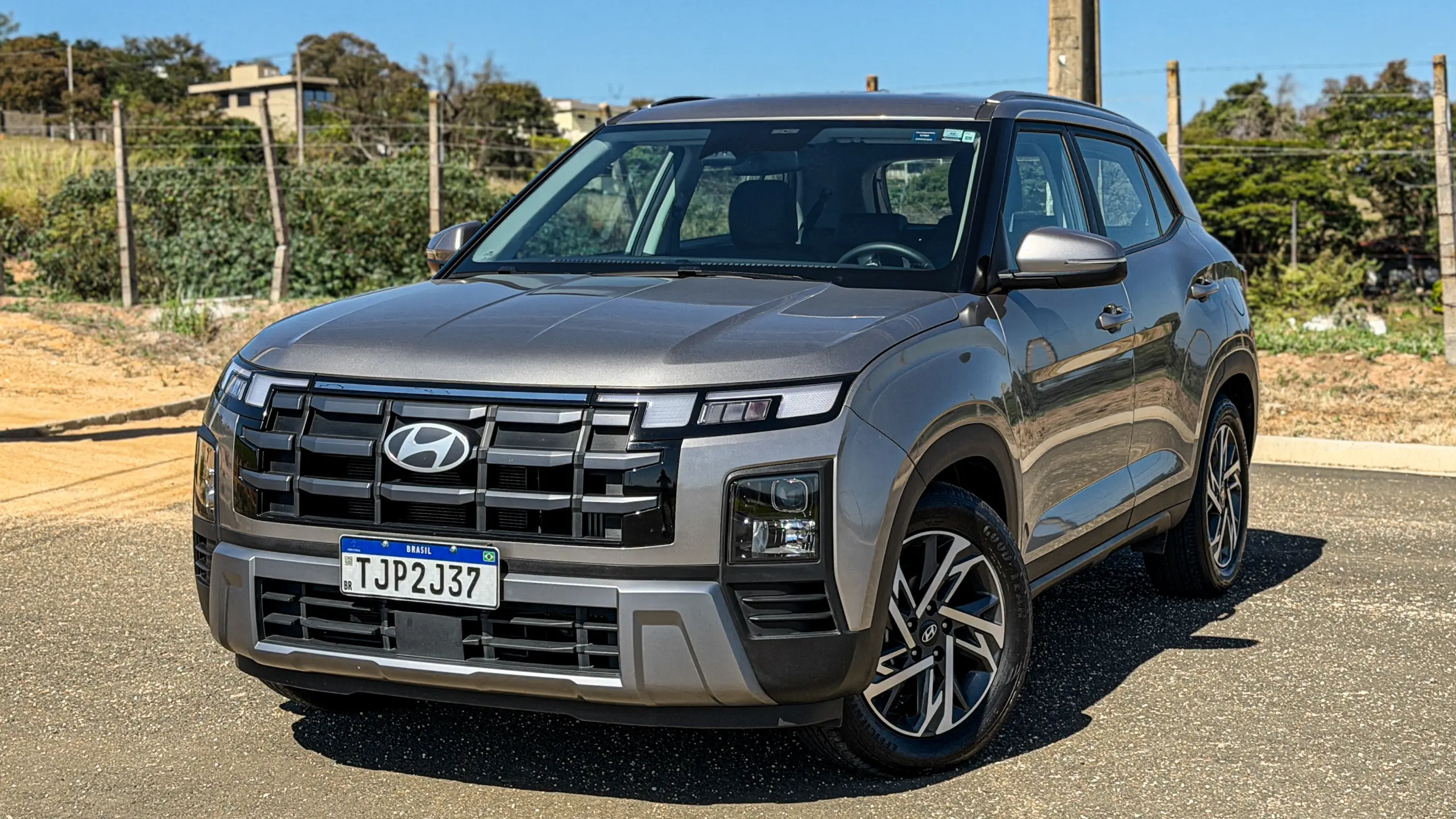 Hyundai Creta Limited na cor Cinza Silk estático
