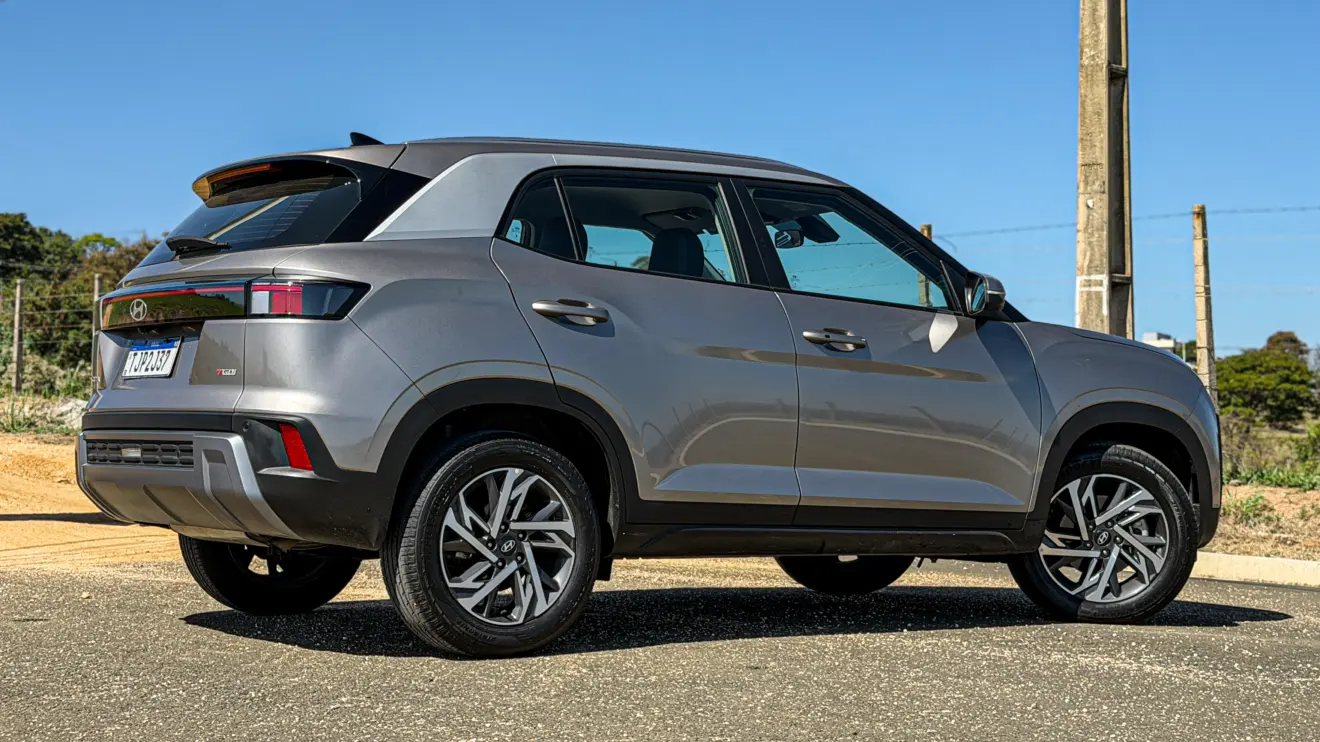 Hyundai Creta Limited na cor Cinza Silk estático
