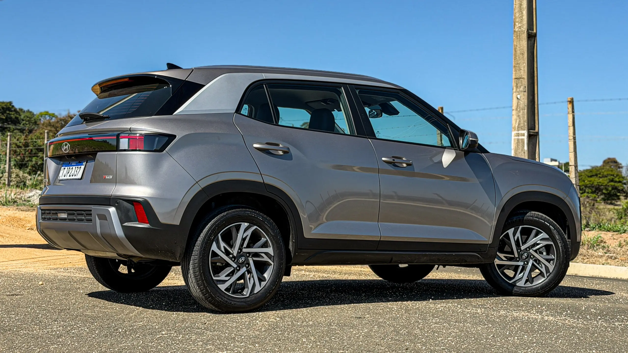 Hyundai Creta Limited na cor Cinza Silk estático