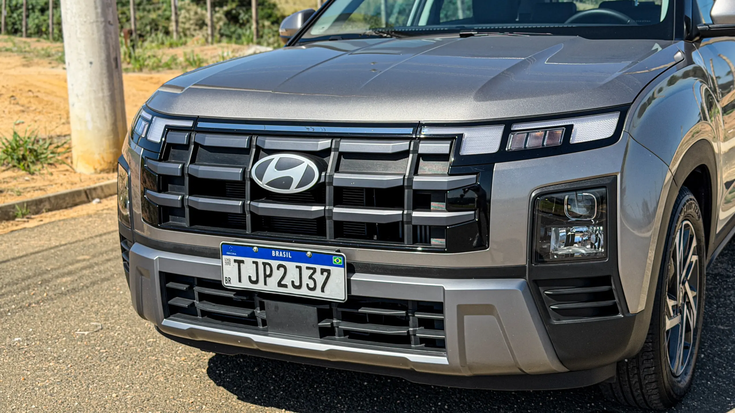 Hyundai Creta Limited na cor Cinza Silk estático
