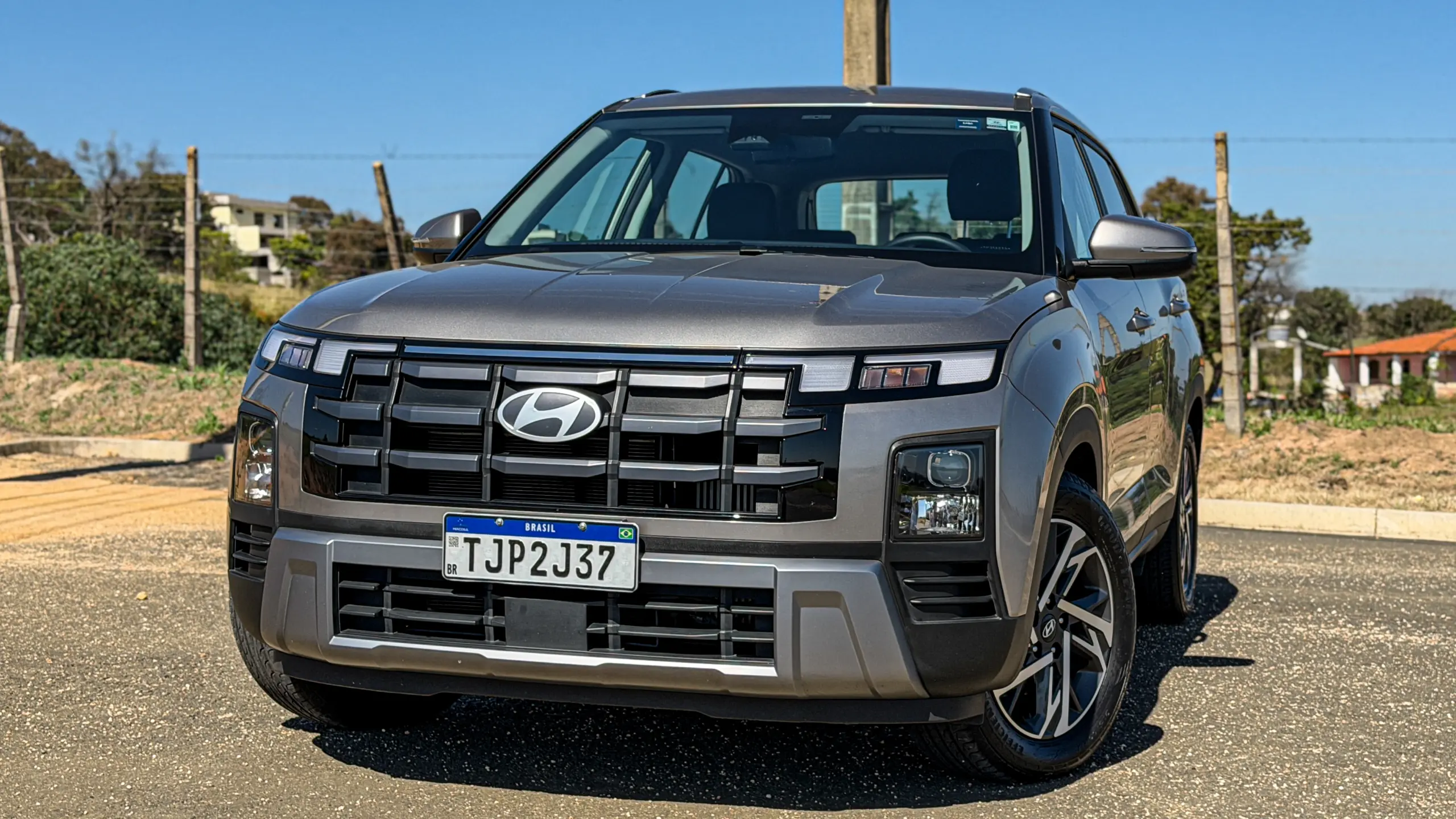 Hyundai Creta Limited na cor Cinza Silk estático