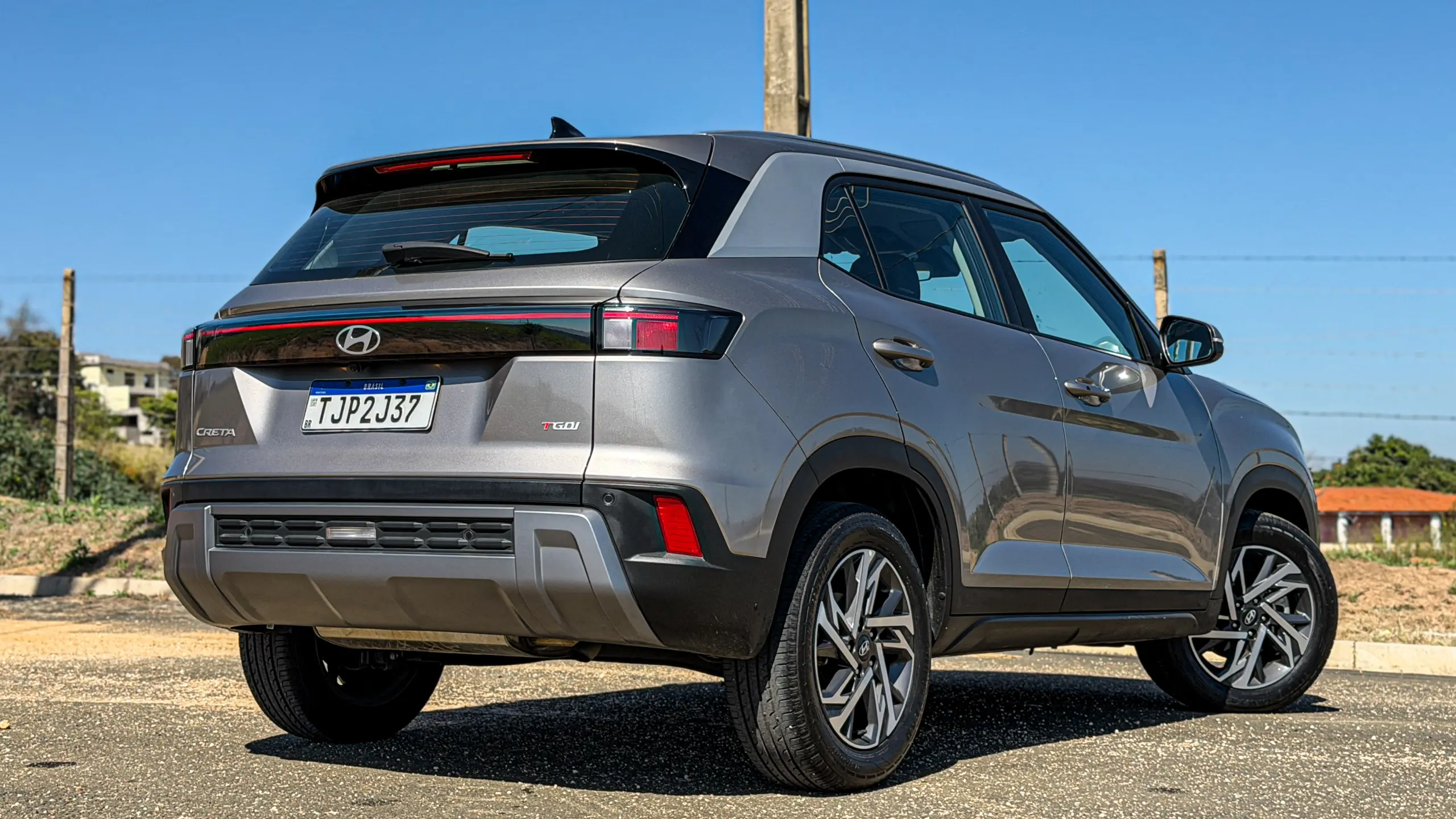Hyundai Creta Limited na cor Cinza Silk estático