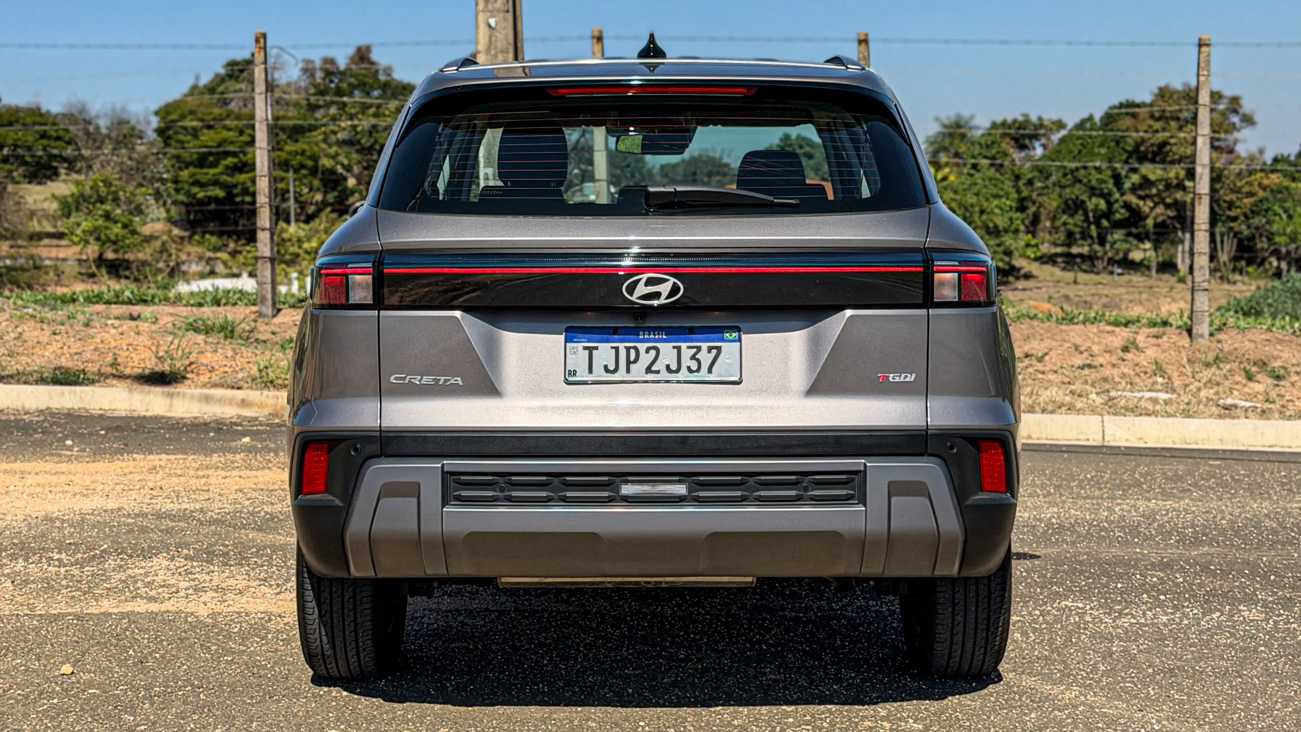 Hyundai Creta Limited na cor Cinza Silk estático