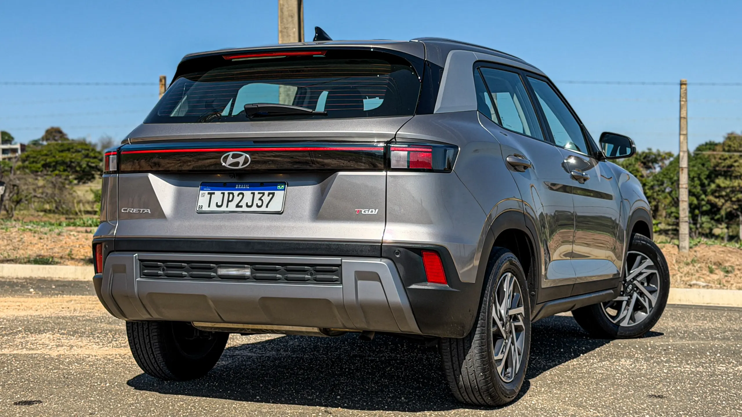 Hyundai Creta Limited na cor Cinza Silk estático