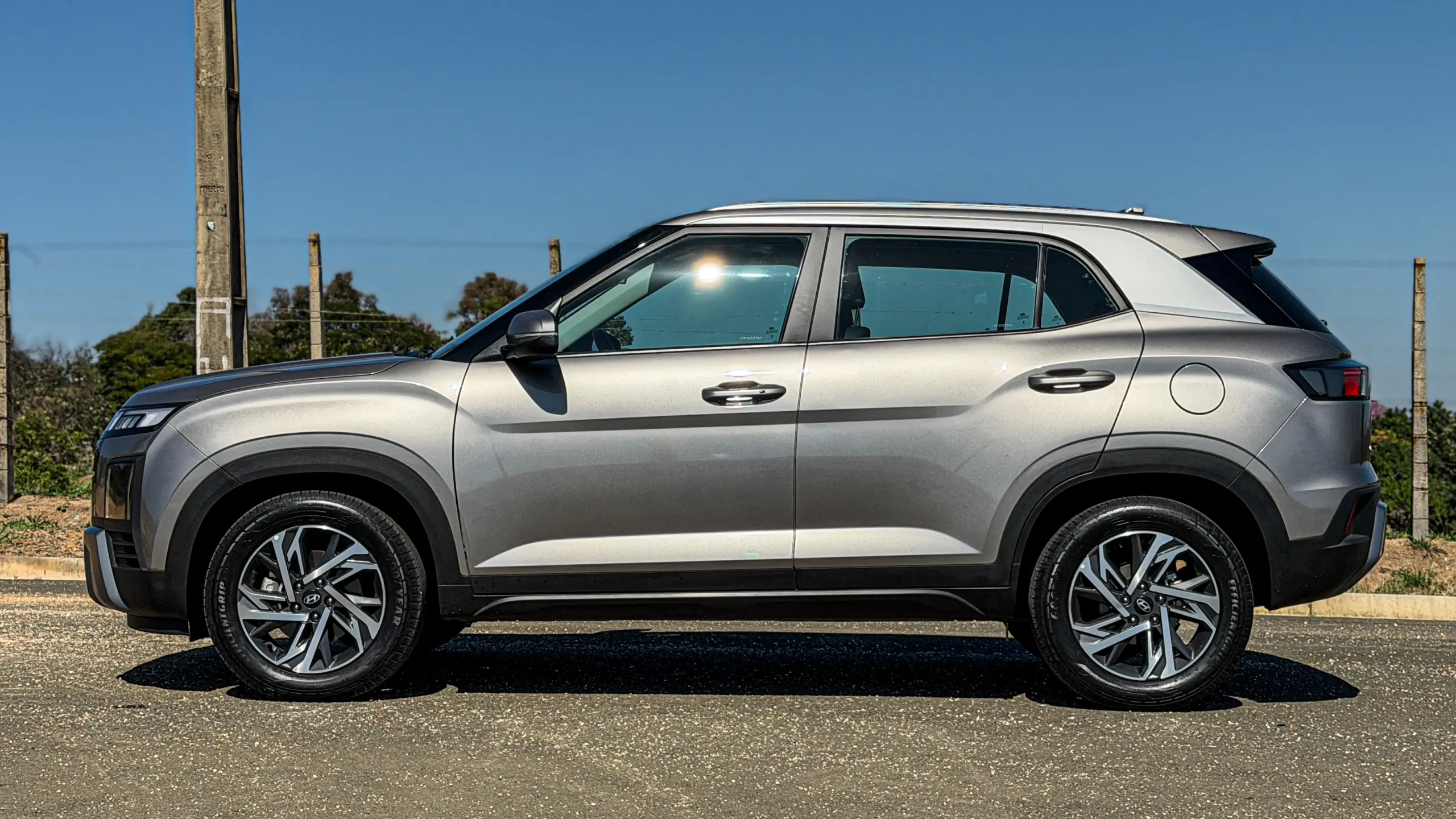 Hyundai Creta Limited na cor Cinza Silk estático
