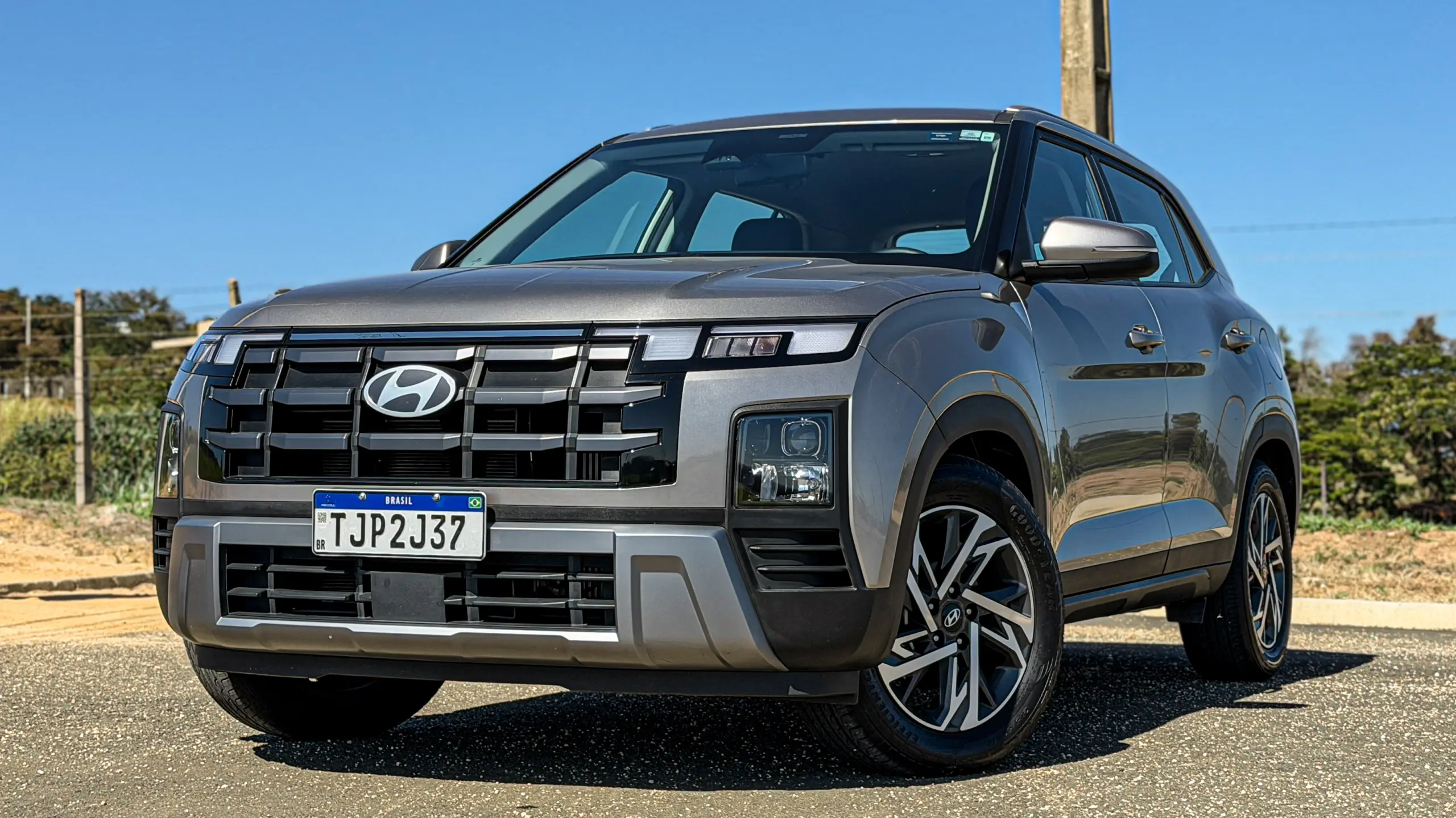 Hyundai Creta Limited na cor Cinza Silk estático